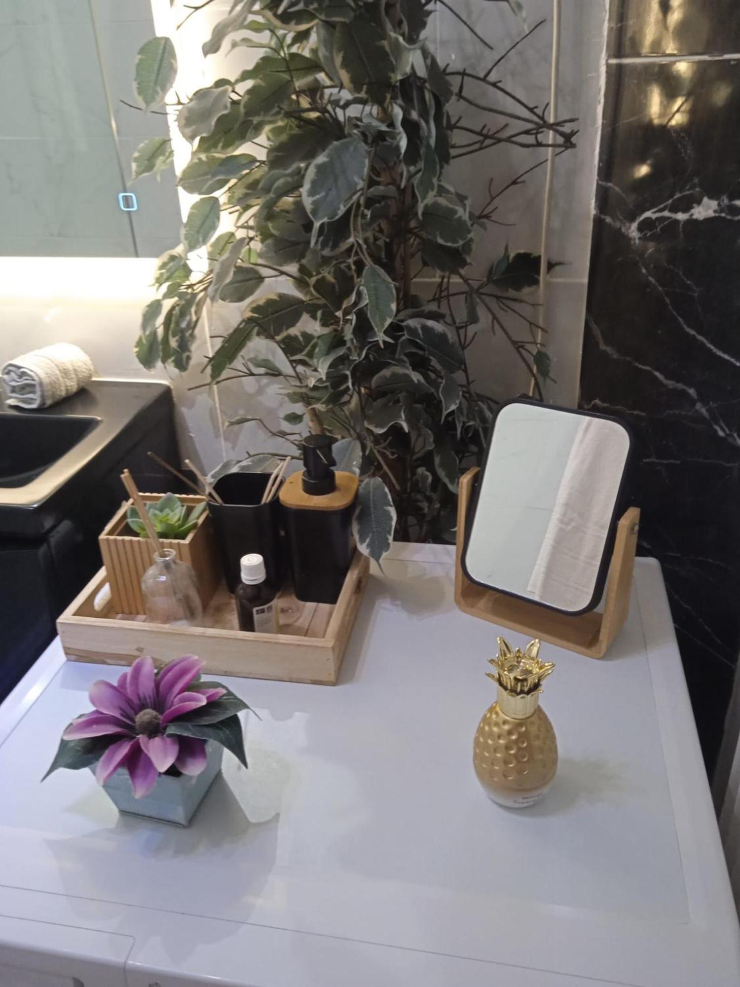 Tout Confort - Clim- Salle De Bain Commune 尼姆 外观 照片