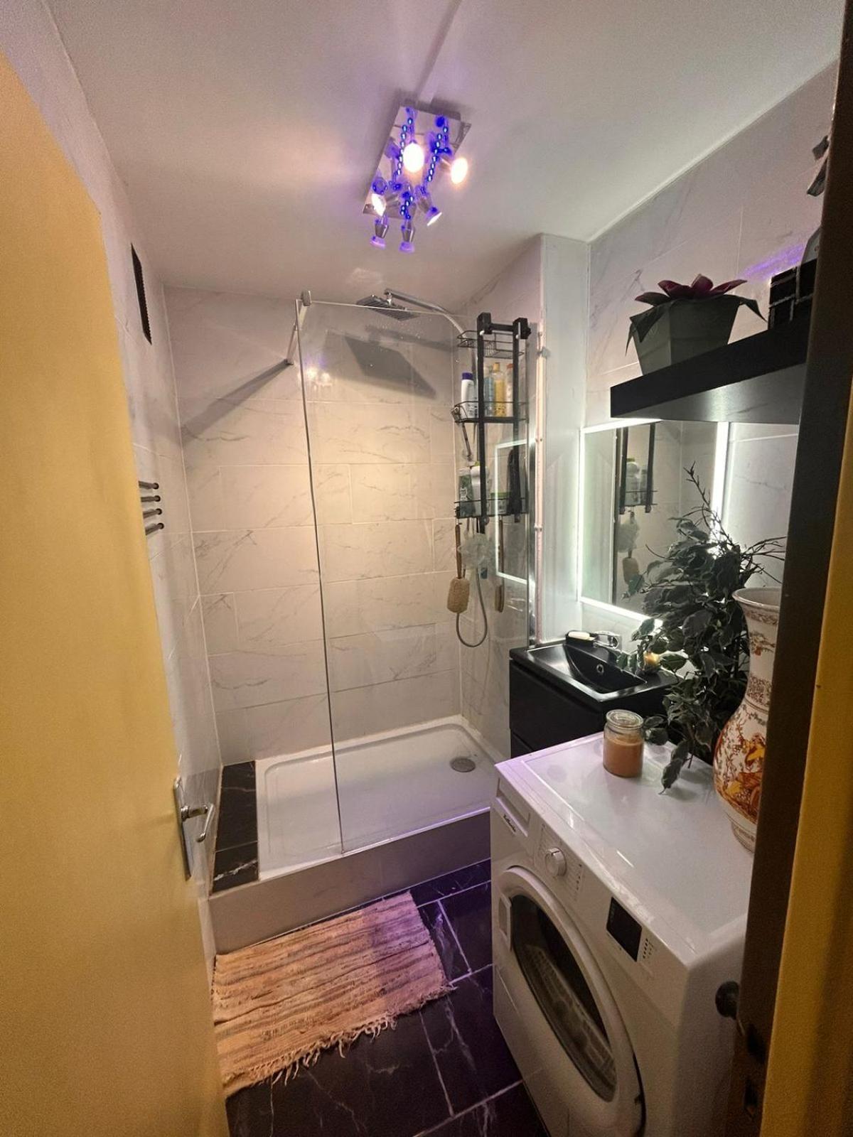 Tout Confort - Clim- Salle De Bain Commune 尼姆 外观 照片
