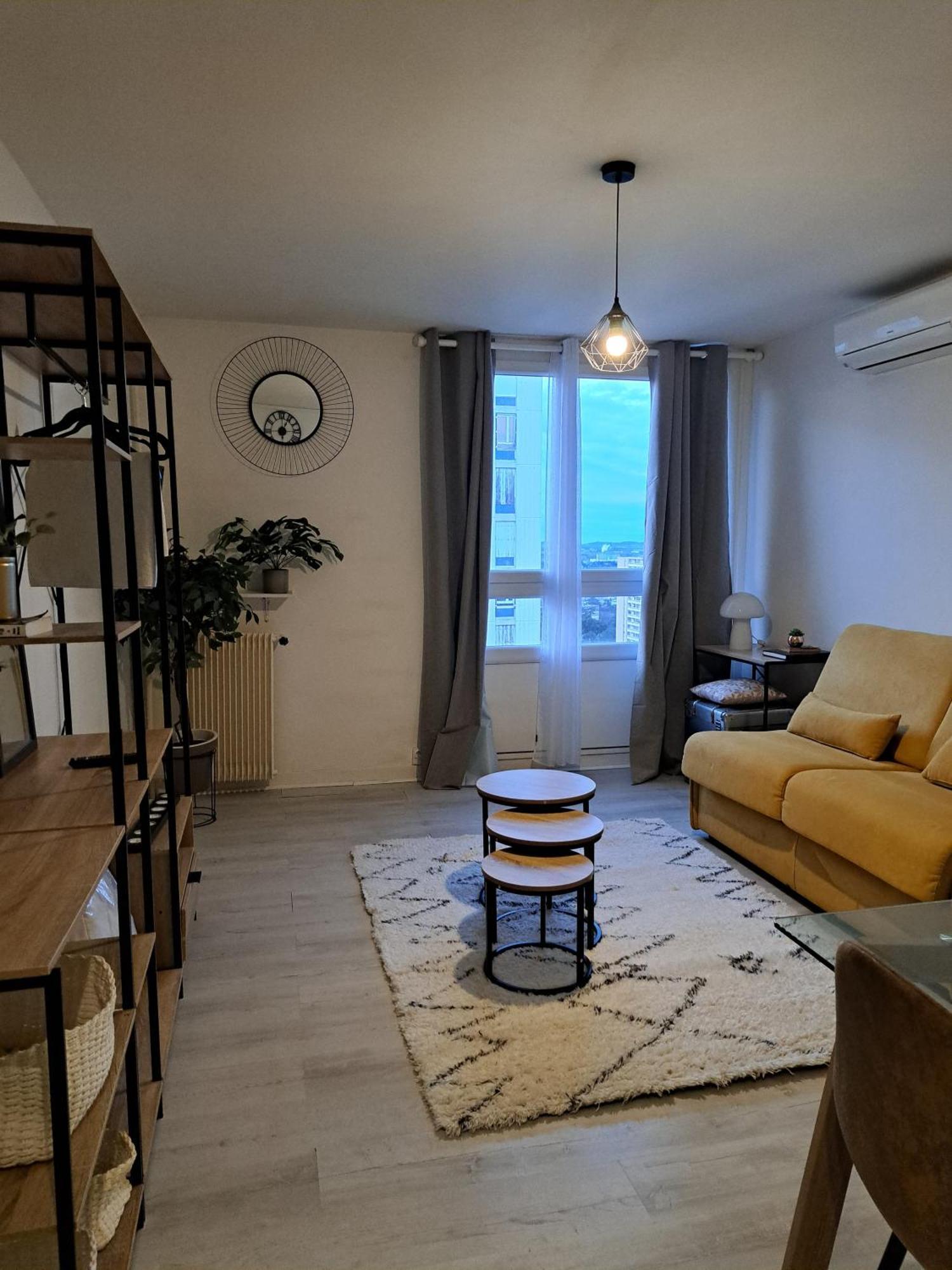 Tout Confort - Clim- Salle De Bain Commune 尼姆 外观 照片